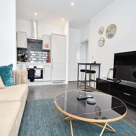 Fabulous Compact 1 Bedroom In *