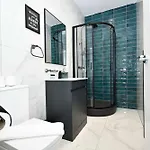 Apartment Fabulous Compact 1 Bedroom In